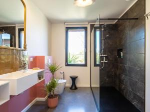 Maisons de vacances Holiday Home La Villa Agapanthes by Interhome : photos des chambres