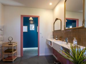 Maisons de vacances Holiday Home La Villa Agapanthes by Interhome : photos des chambres