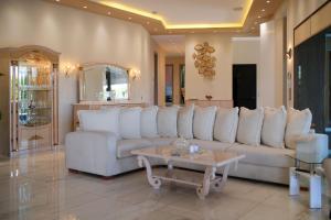 GF Luxury Villa with indoor pool -Afytos