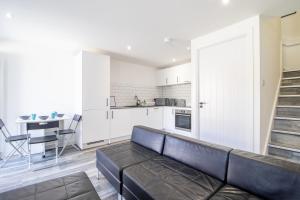 Two-Bedroom Apartment room in Abbey House