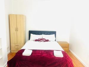 Aldgate Holiday apartment in central London