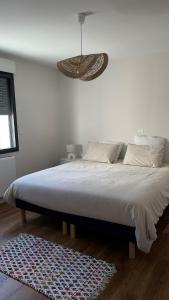 Villas House with terrace and garden : photos des chambres