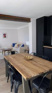 Villas House with terrace and garden : photos des chambres