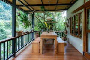 Charming Cosy Chirripó Mountain Riverfront Cottage