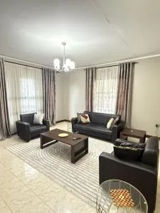 Elly's Three bedroom Home - Naberera