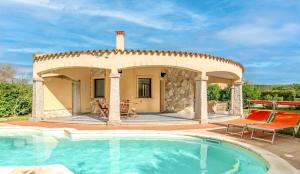 Iss - Villas with private pool just 400 meters from the sea