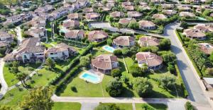 Iss - Villas with private pool just 400 meters from the sea