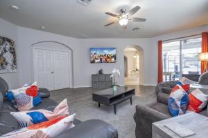 Cozy 4Bd Home Pool & Hot Tub at Trafalgar Resort