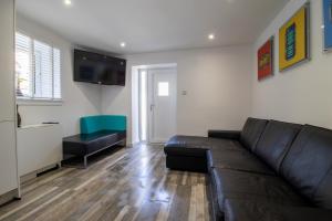 Four-Bedroom Apartment room in Abbey House