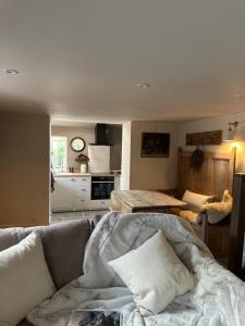 Cedar Cottage newly renovated cottage