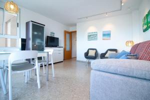 Global Vacacional, Apartamento de 3 habitaciones en urbanización cerca del mar