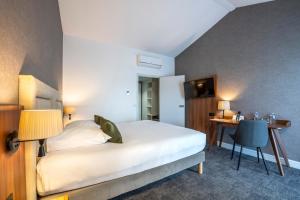 Hotels Le relais fleuri, Hotel et restaurant Logis - Avallon : photos des chambres