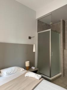 Hotels Hotel De Paris : photos des chambres