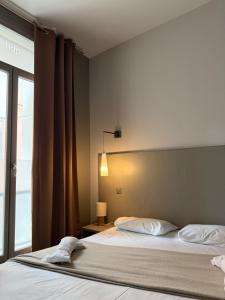 Hotels Hotel De Paris : photos des chambres