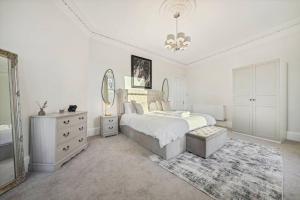 Large Terraced Home with Parking