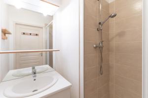 Appartements La Joue du Loup, appartement pour 4, balcon : photos des chambres