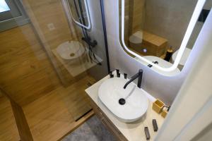 Daisys Deluxe Athenian 2bedroom by MPS