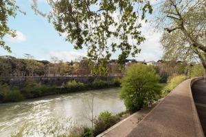 GuestHost - Bright Apartment X4 along the Tevere!