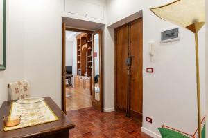 GuestHost - Bright Apartment X4 along the Tevere!