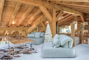 JAMES TAMG24 - Stunning ski in ski out luxury chalet with indoor pool & cinema