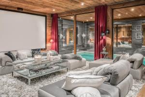 JAMES TAMG24 - Stunning ski in ski out luxury chalet with indoor pool & cinema
