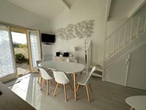 Maisons de vacances Maison moderne a 300 Metres de la plage : photos des chambres