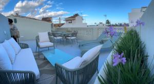 Romantic rooftop apartment with stunning sea and mountain views