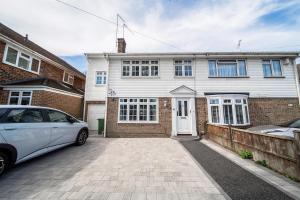 5 Bed Gem plus Private Garden Studio