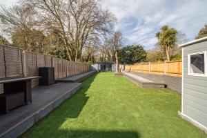 5 Bed Gem plus Private Garden Studio