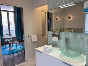 Hotels Hotel De Paris : photos des chambres