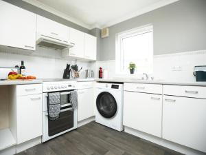 Palmers Place By N And N Stays, Great Location Close to Aztec West and Main Travel Routes, Perfect for Workers & Contractors ,Private Parking, Fast Wifi, Great disc for long stays available