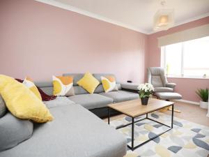 Palmers Place By N And N Stays, Great Location Close to Aztec West and Main Travel Routes, Perfect for Workers & Contractors ,Private Parking, Fast Wifi, Great disc for long stays available