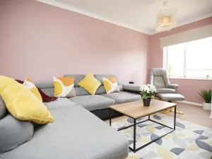 Palmers Place By N And N Stays, Great Location Close to Aztec West and Main Travel Routes, perfect for workers, contractors or a short break, great disc for long stays available - Yate