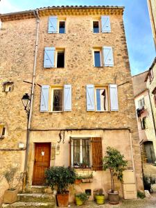 La Maison Bleue, au coeur du village de Callian