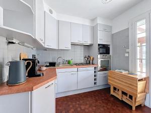 Maisons de vacances Les Volets Bleus-Charmante maison entierement equipee face a la mer pour 2 a 6 personnes : photos des chambres