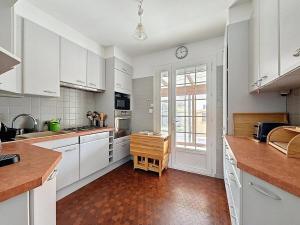 Maisons de vacances Les Volets Bleus-Charmante maison entierement equipee face a la mer pour 2 a 6 personnes : photos des chambres