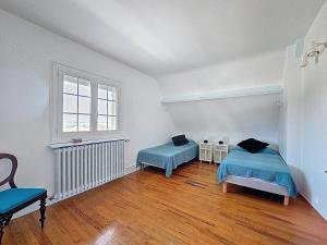 Maisons de vacances Les Volets Bleus-Charmante maison entierement equipee face a la mer pour 2 a 6 personnes : photos des chambres