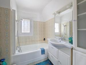 Maisons de vacances Les Volets Bleus-Charmante maison entierement equipee face a la mer pour 2 a 6 personnes : photos des chambres