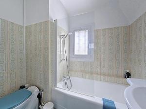 Maisons de vacances Les Volets Bleus-Charmante maison entierement equipee face a la mer pour 2 a 6 personnes : photos des chambres