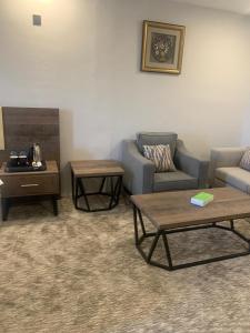 اعالي للشقق المخدومه