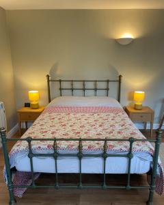 Garden cottage near River Exe