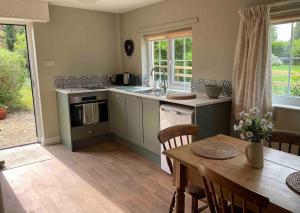 Garden cottage near River Exe