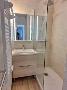 2 pièces climatisé dans résidence avec piscine