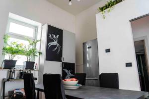 Travellers Photo Home