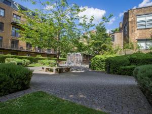 Spacious 2BR Flat Near Camden & Kings Cross Tube - Pass the Keys