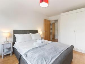 Spacious 2BR Flat Near Camden & Kings Cross Tube - Pass the Keys