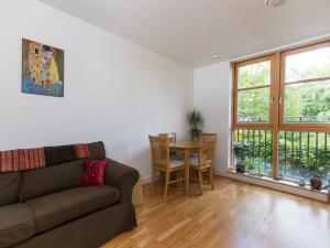Spacious 2BR Flat Near Camden & Kings Cross Tube - Pass the Keys