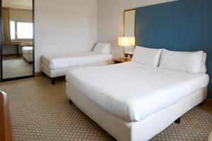 Classic Triple Room room in Holiday Inn Milan Assago