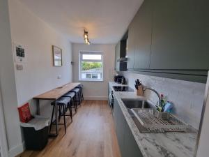 Headley House by Cliftonvalley Apartments