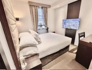 Central Boutique Room 202